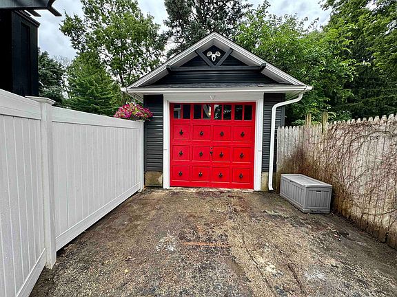 5th image of 714 King St