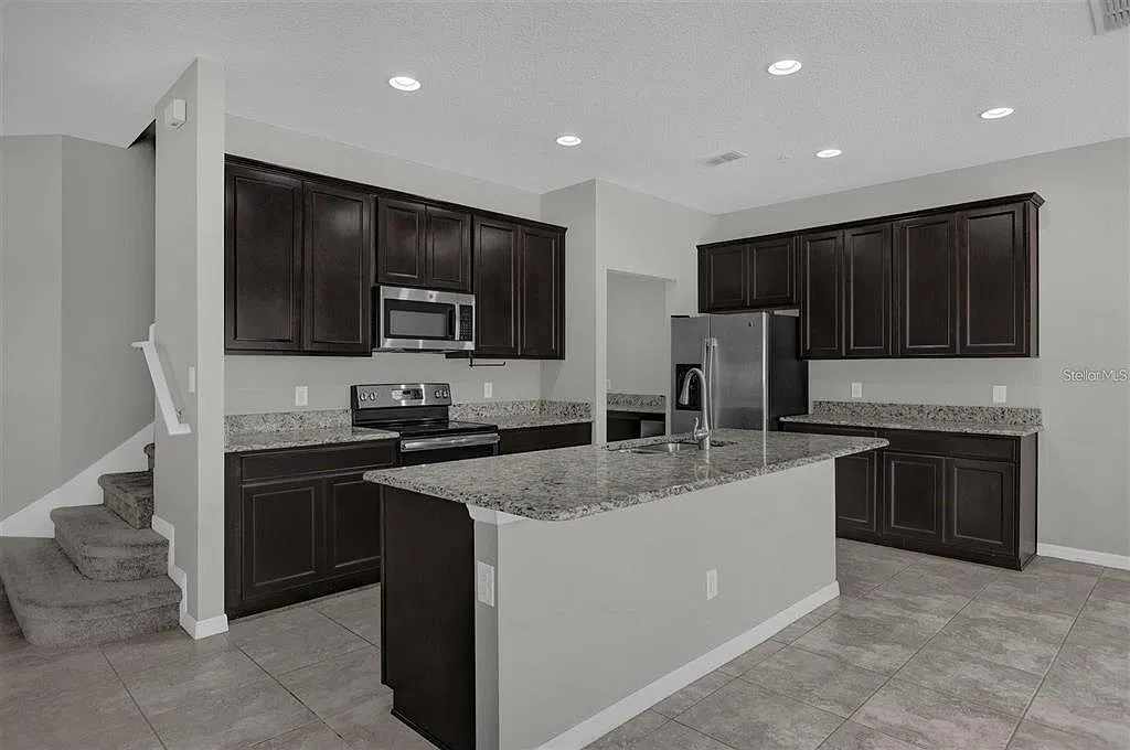 3 bed, 2.5 bath, 2064 sqft, $2,500 — Photo 3