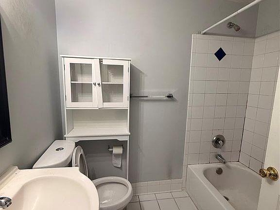 4th image of 1232 Hoe Ave #1