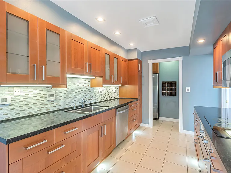 651 Port Dr #208 — Photo 6