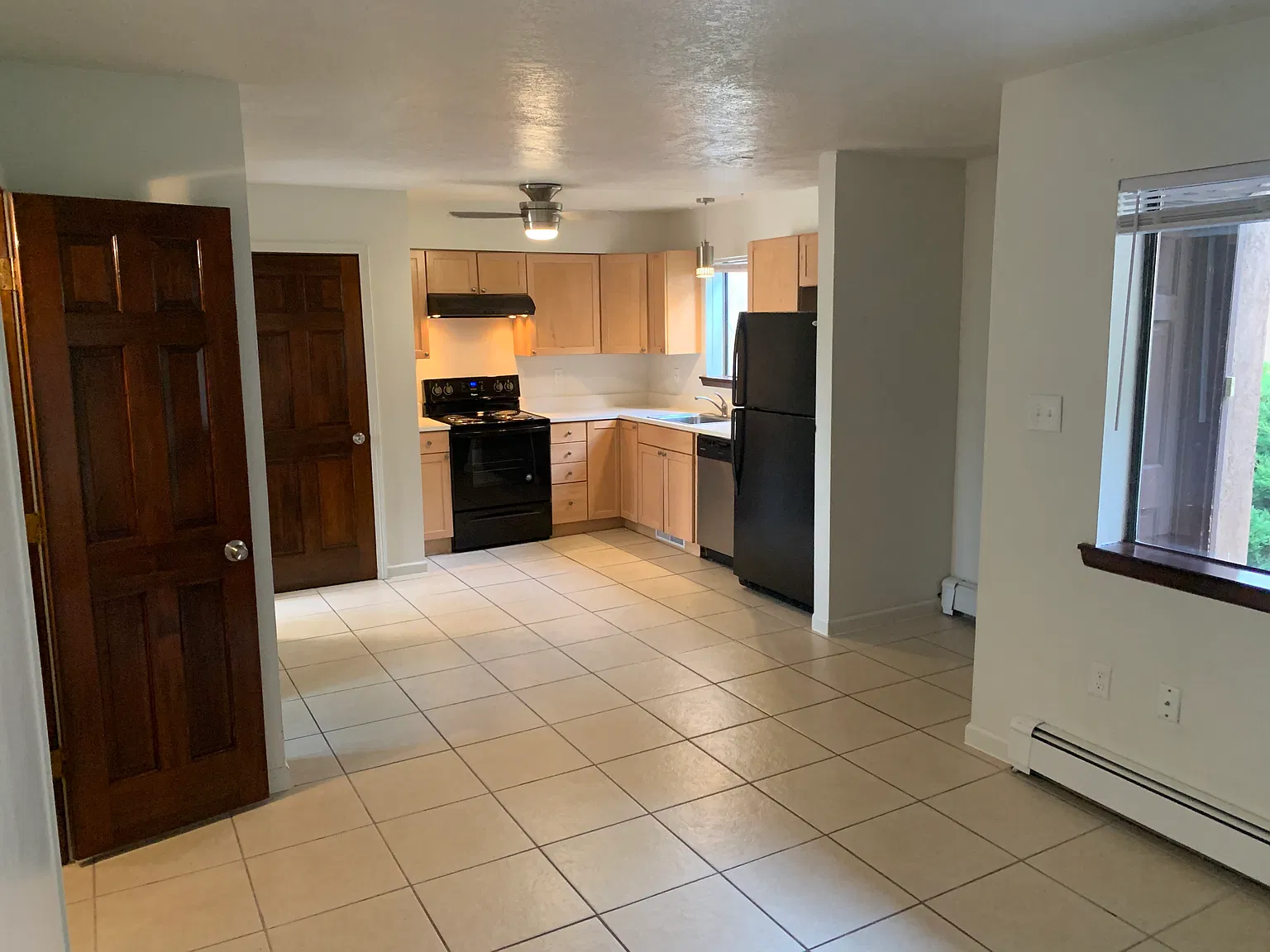 2 bed, 1.5 bath, 800 sqft, $1,600 — Photo 2