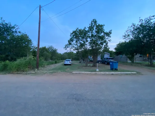 415 Kinsel LOT 8&9, Dilley, TX 78071