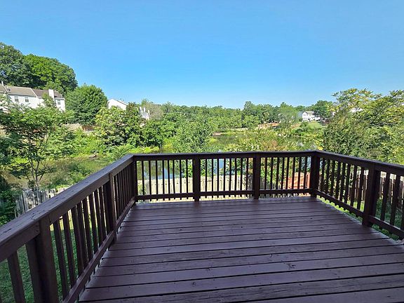 3rd image of 408 Munsons Hill Ct