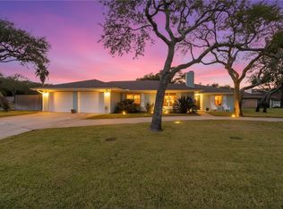2012 Baywood Dr, Rockport, TX 78382