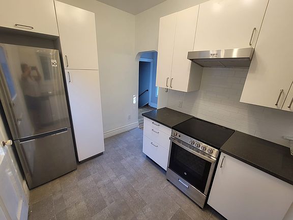 4th image of 77 Pearl St S #2