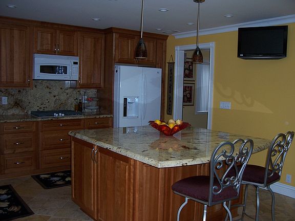 2nd image of 1218 N Linwood Ave