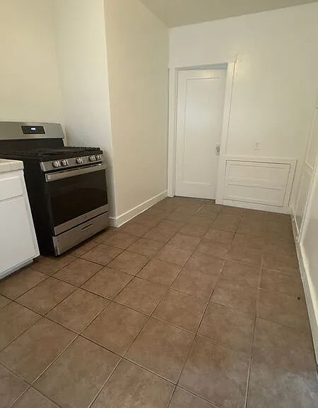 12820 Penn St — Photo 6