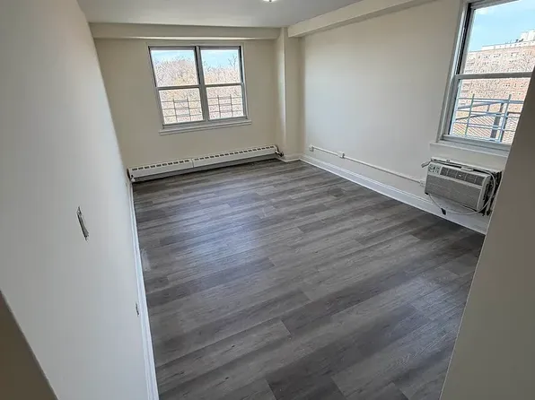 164-20 Highland Avenue image 1 of 6