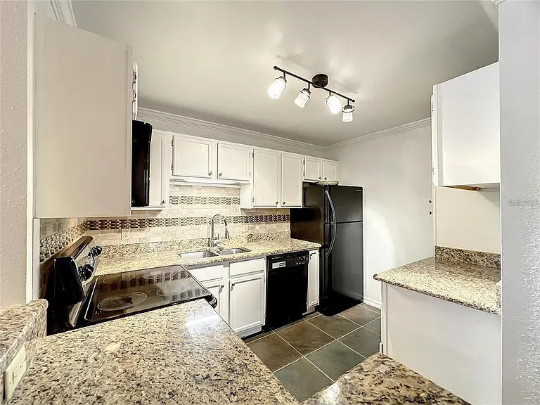 1100 Delaney Ave #F306 — Photo 8