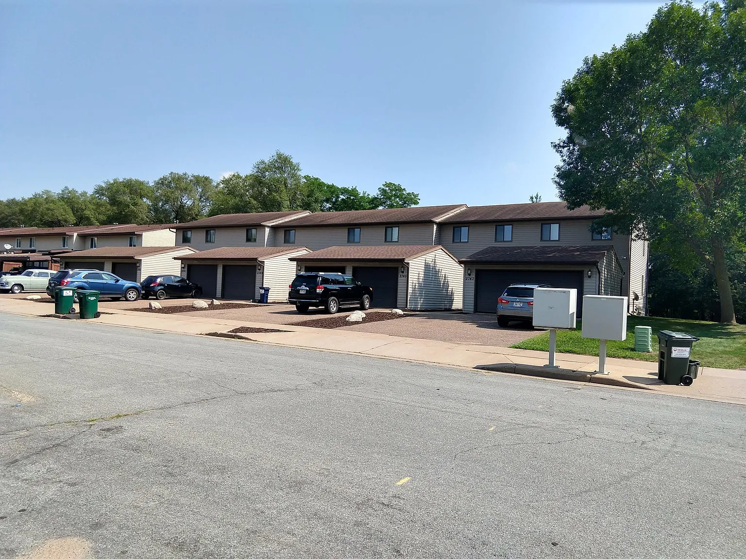 2 bed, 1.5 bath, 1600 sqft, $1,100 — Photo 1