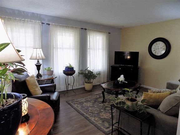 5th image of 1368 N Peterson Ave