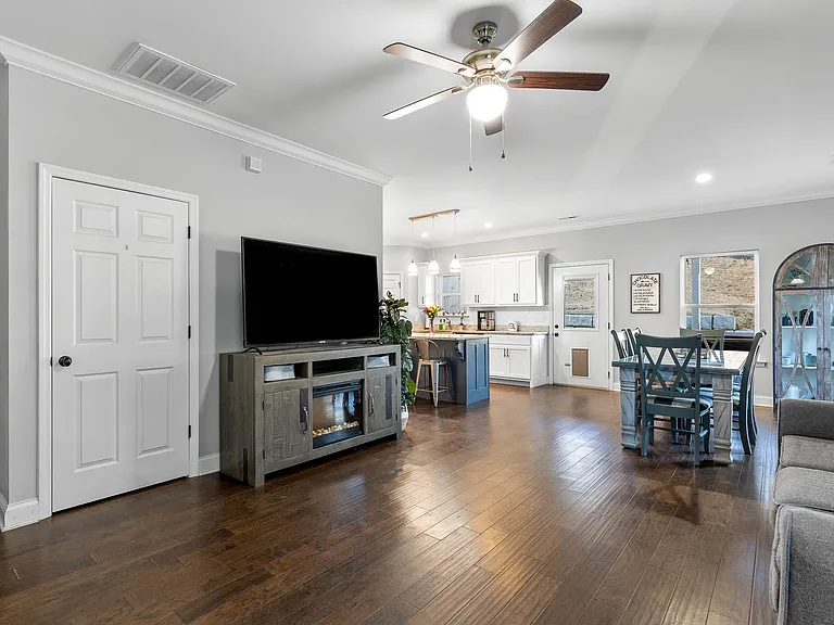 446 Candytuft Ln — Photo 2