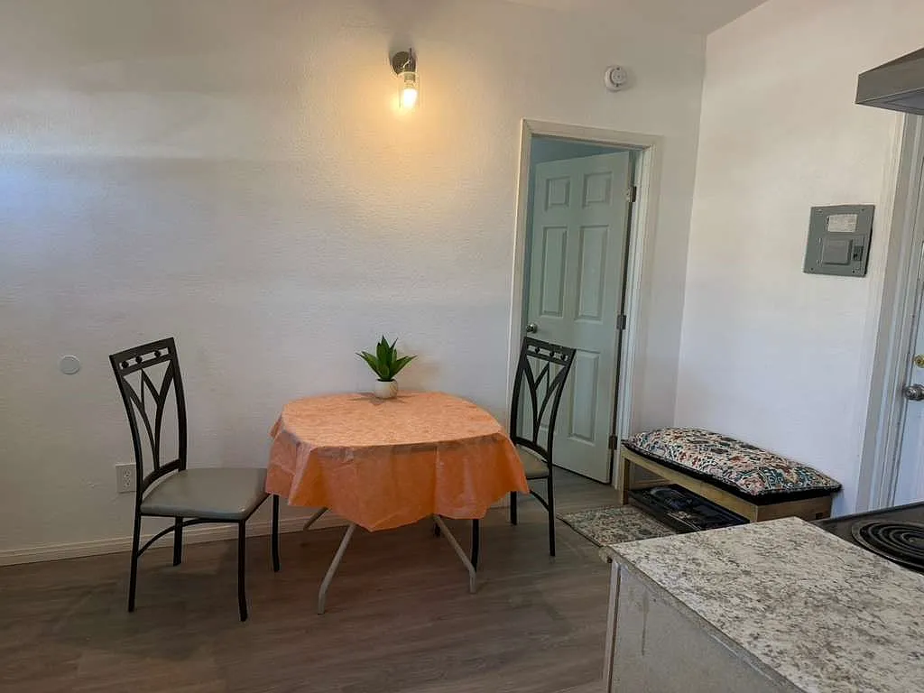 1 bed, 365 sqft, $1,100 — Photo 4