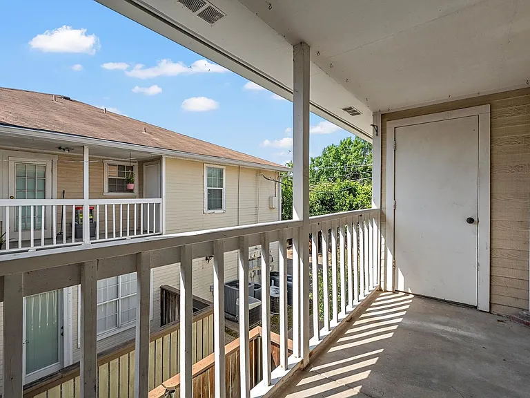 2332 Melissa Dr — Photo 2