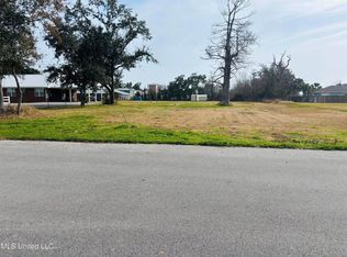 218 E Railroad St, Pass Christian, MS 39571