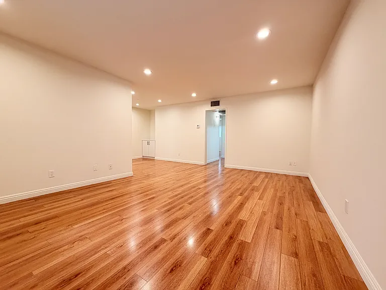 1043 Winchester Ave — Photo 6