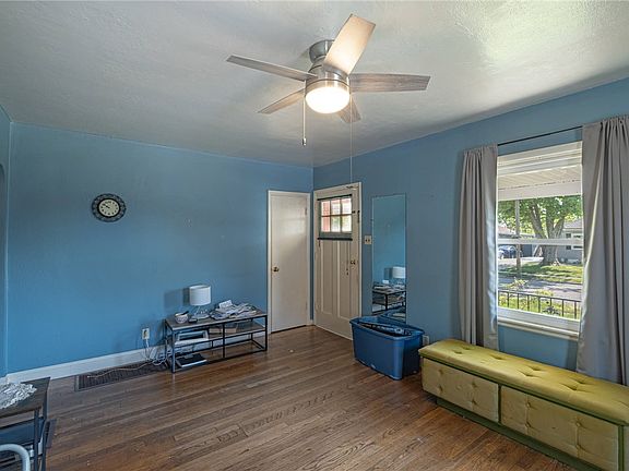 3rd image of 1661 Humphrey Ave