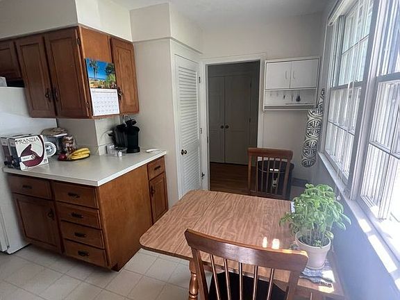 4th image of 9 Willow Spring Cir