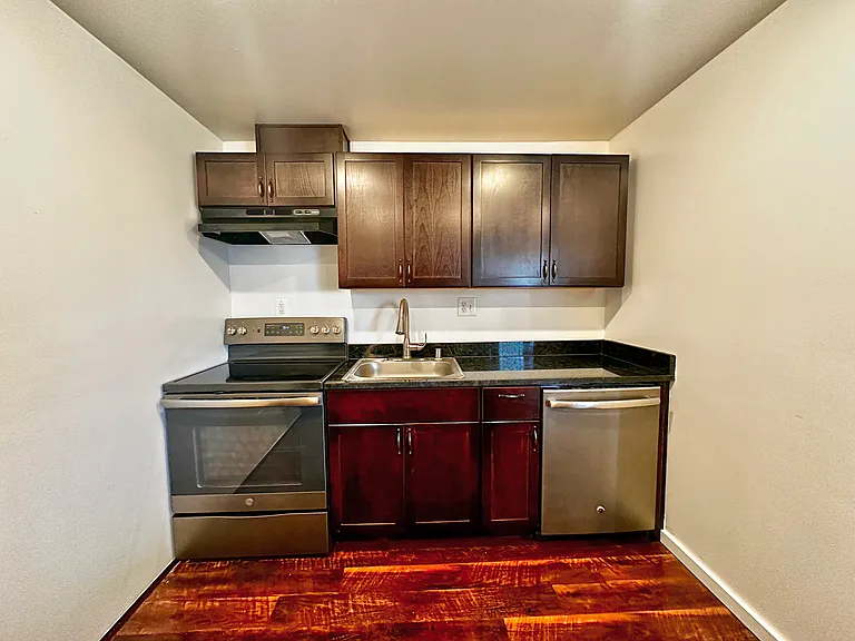 25523 Lawson St #4 — Photo 5