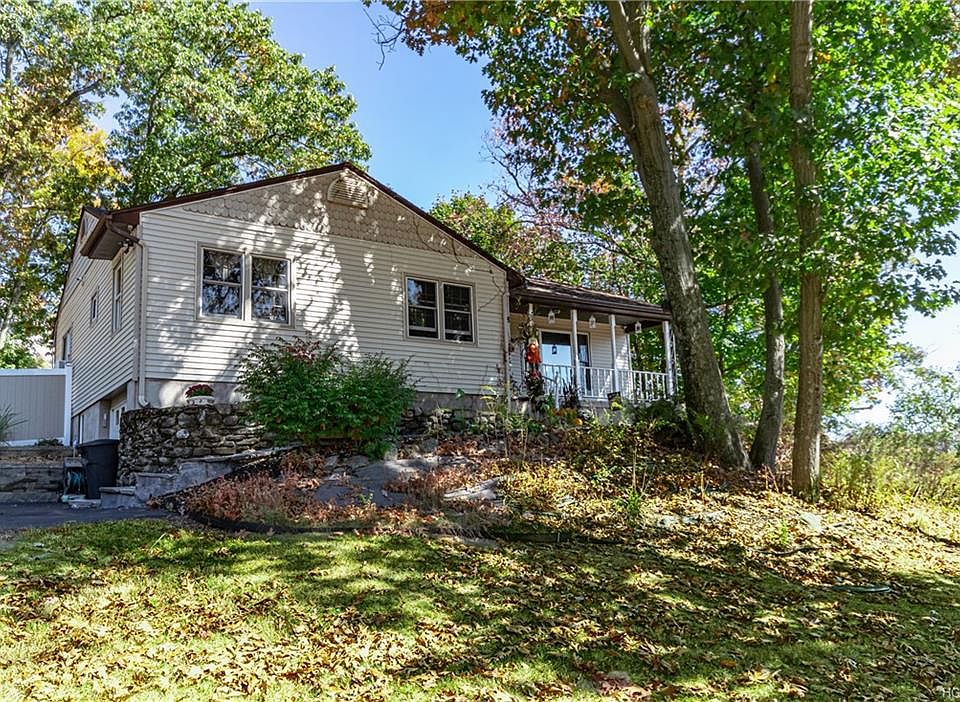 1st image of 8 Lyndon Ln