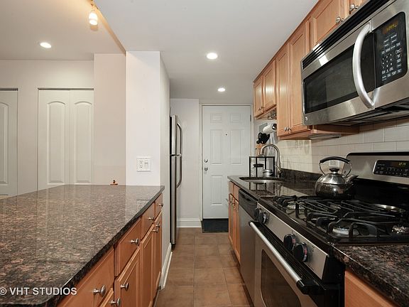 4th image of 2743 N Hampden Ct #1G