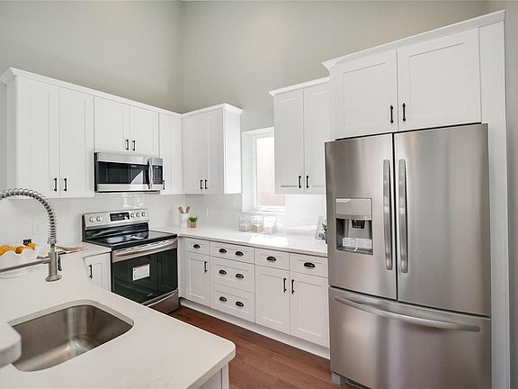4th image of 2219 Edwards St