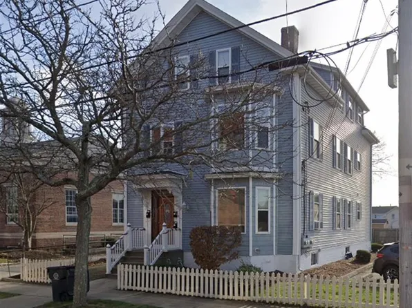 9 Grove Ave, East Providence, RI 02914