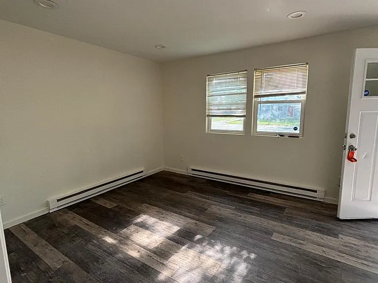 652 Bayview Ave — Photo 8