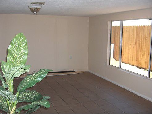 5th image of 308 Lombard St