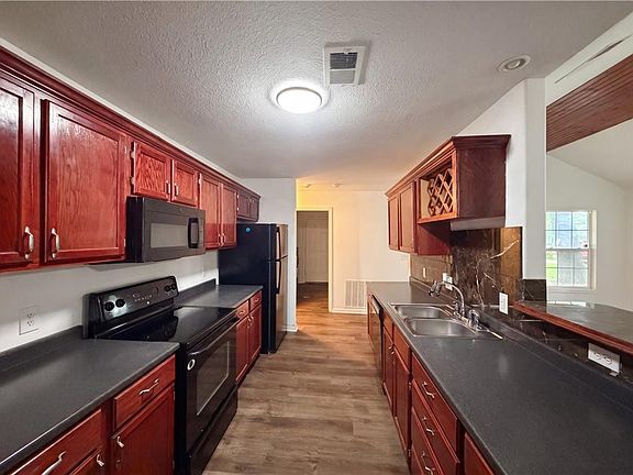 2nd image of 905 S Butler Ter