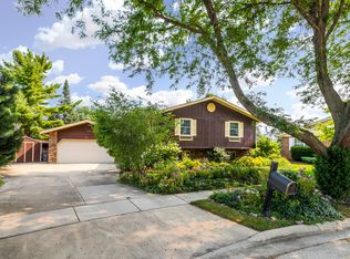 203 Brookside Dr, Elgin, IL 60123