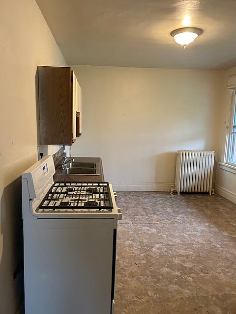 2nd image of 26 Parkwood Blvd APT B