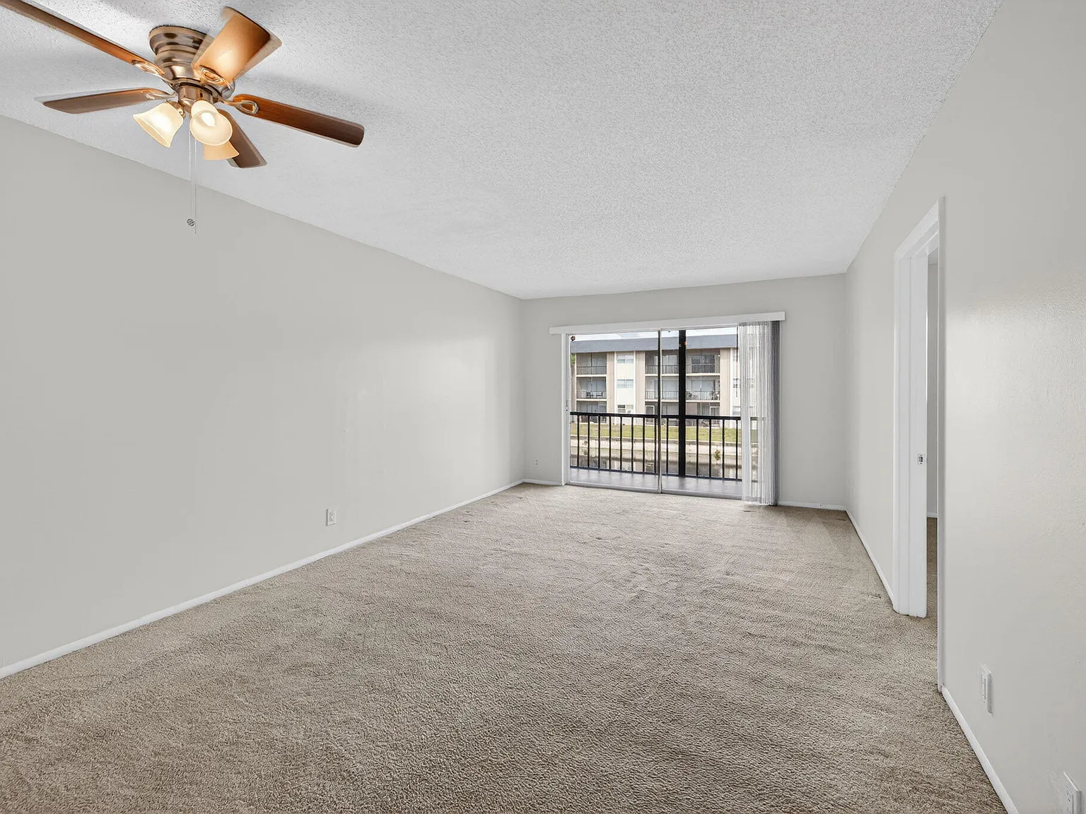 1 bed, 1.5 bath, 750 sqft, $1,500 — Photo 3