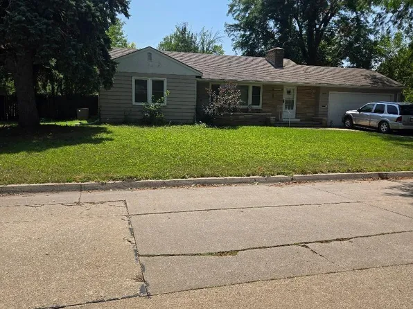 1829 Phelps Ave, Fremont, NE 68025
