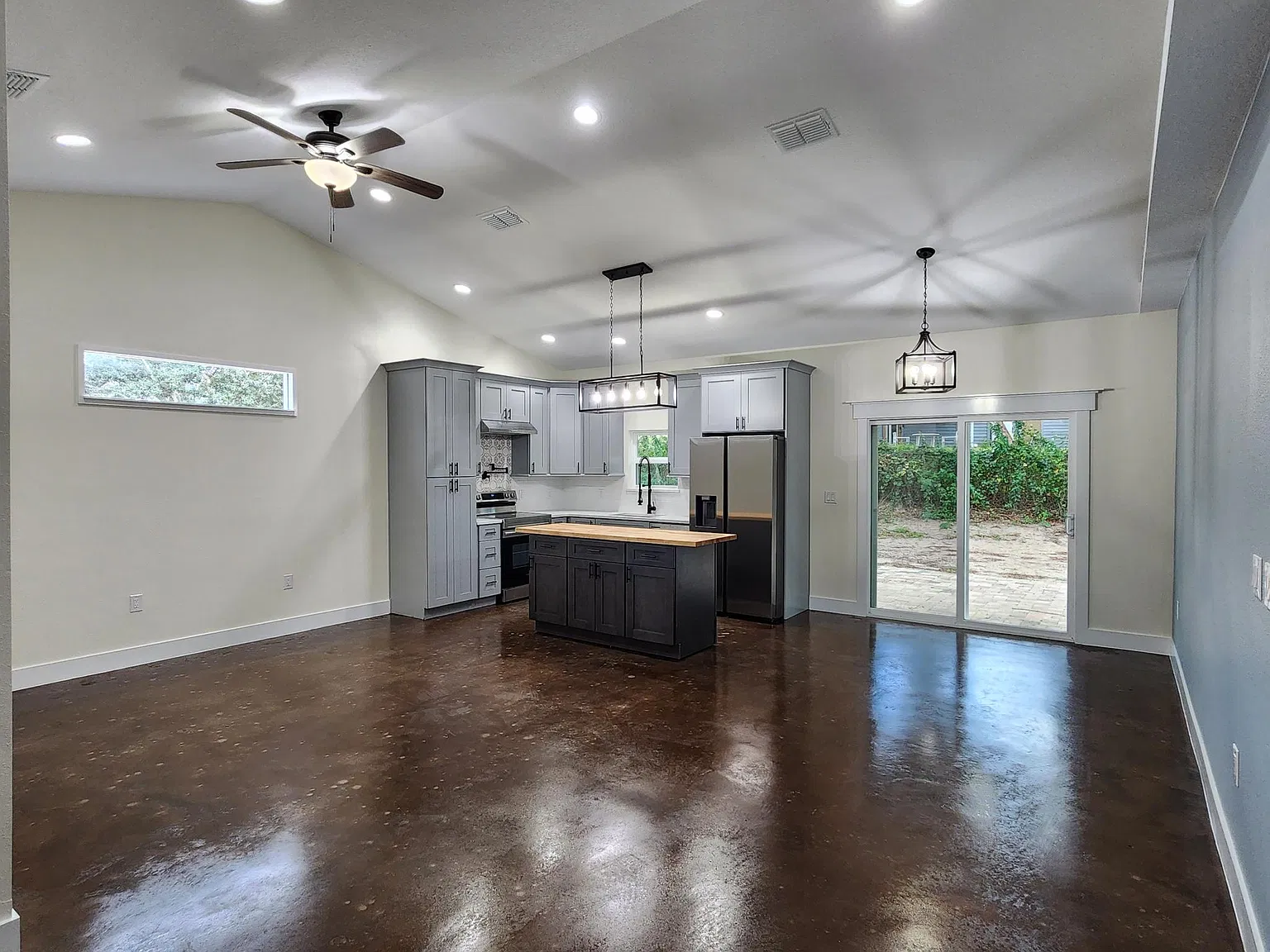 3 bed, 1742 sqft, $2,100 — Photo 4