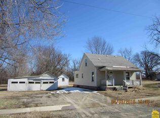 607 S Main St, La Monte, MO 65337