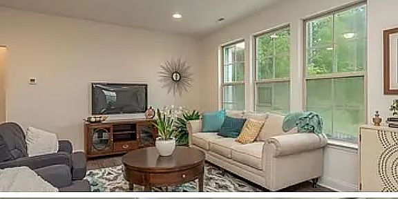 5th image of 30 Glendavis Hollow Dr