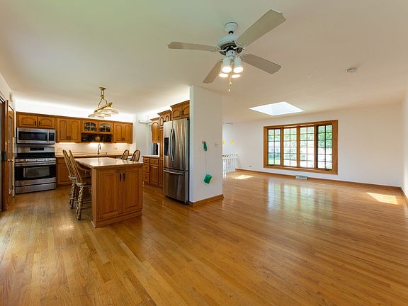5th image of 421 N Everett Dr