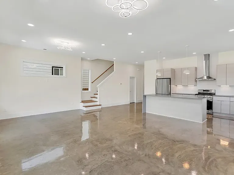 2430 Batavia St — Photo 16