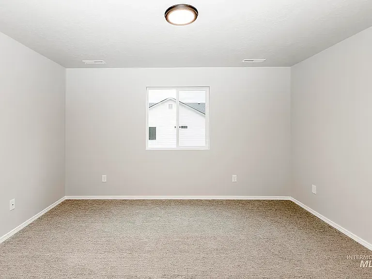 785 SW Alpha St — Photo 9