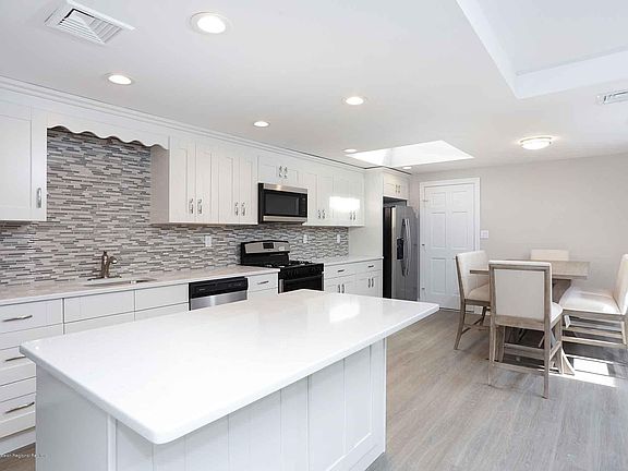 5th image of 993 Shadow Oaks Drive