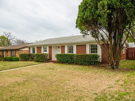 2nd image of 2720 Moon River Ln