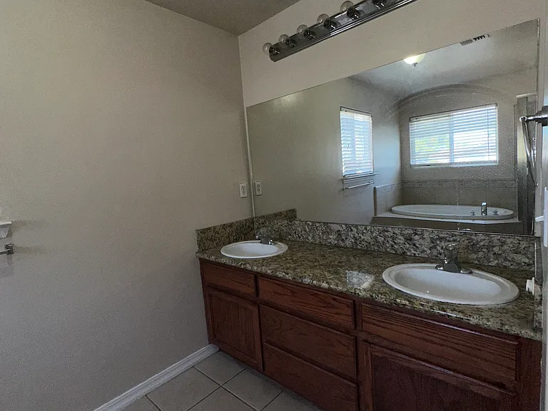 11202 Vista Ridge Dr — Photo 18