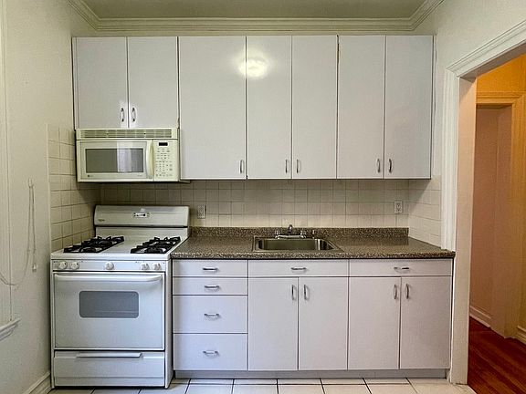 3rd image of 3140 42nd St APT 1