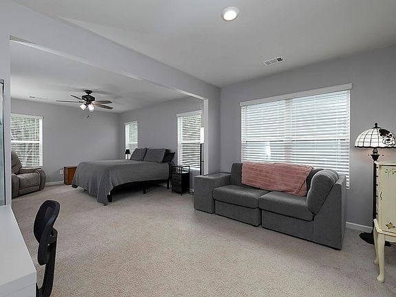 4th image of 371 Highgrove Way