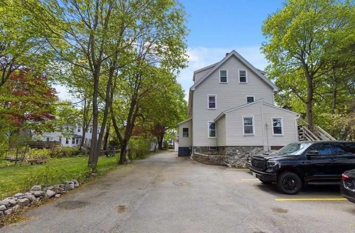 2 bed, 900 sqft, $2,700 — Photo 1