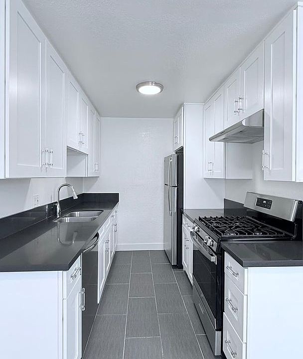 1st image of 637 W 79th St APT 6