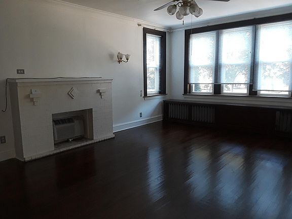 2nd image of 2113 W Lunt Ave