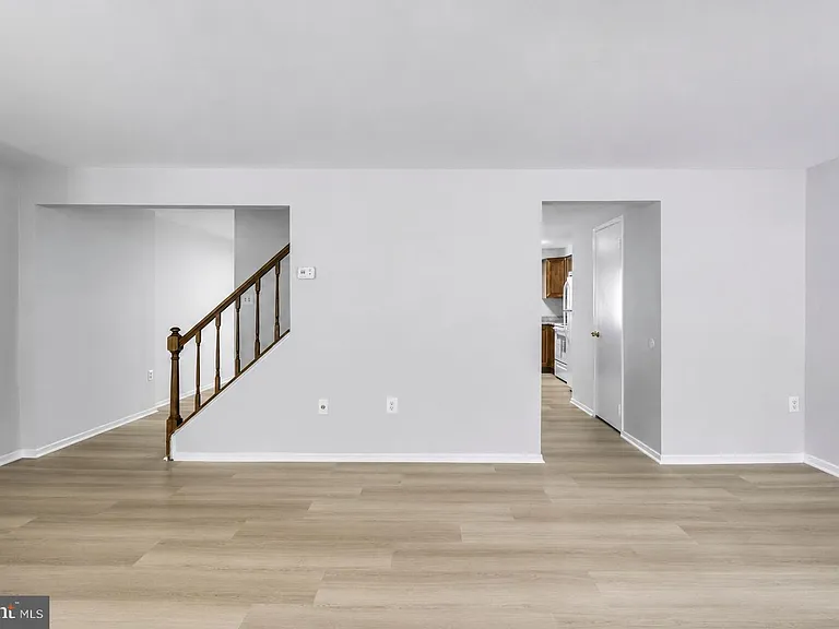 14435 Pebble Hill Ln S — Photo 8