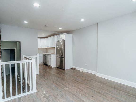 2nd image of 1421 N Dearborn St APT 103